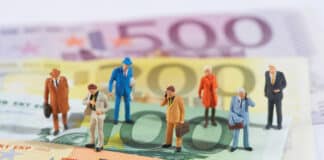 Χωρίς συμφωνία με τα συνδικάτα στα 880 ο κατώτατος μισθός